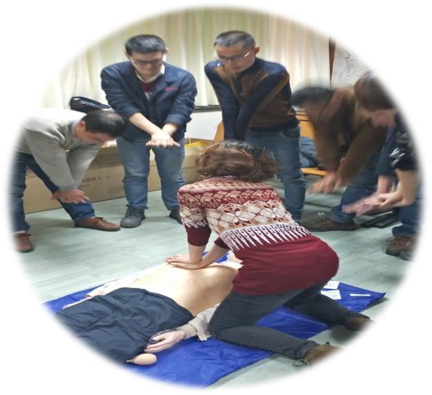 四川天馬玻璃有限公司急救安全知識培訓暨應急疏散和消防滅火演練活動報道(圖4) 四川天馬玻璃有限公司急救安全知識培訓暨應急疏散和消防滅火演練活動報道(圖4)